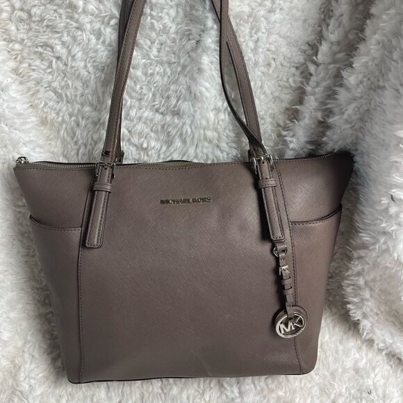 Michael Kors Jet Set Safiano Gray leather tote Silver tone hardwares & l… - Picture 2 of 16